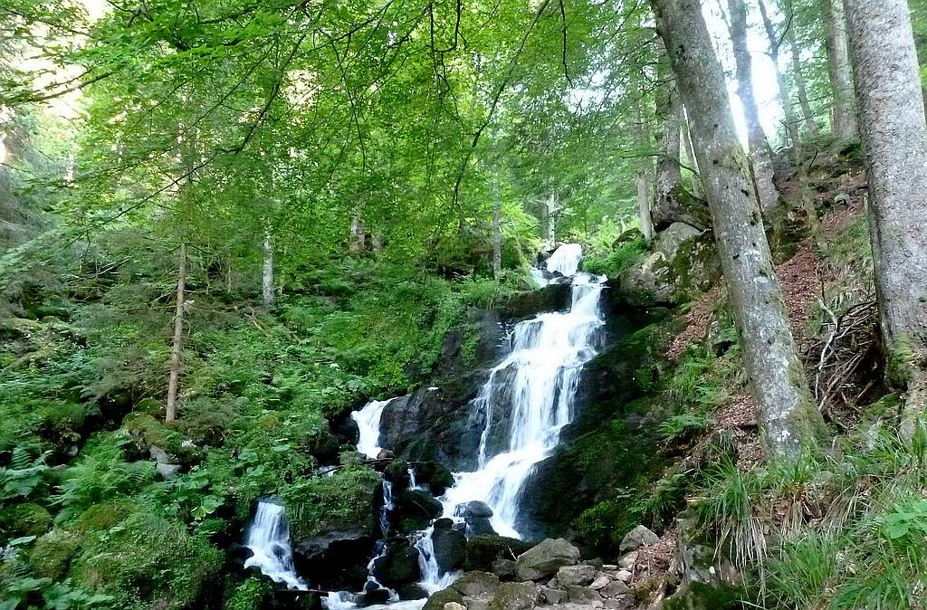 Sentiers Plaisir : Cascade, légendes et traditions